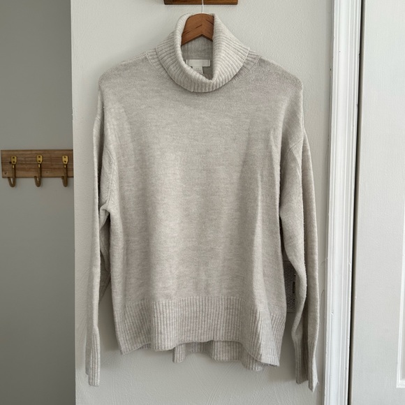 H&M Sweaters - H&M turtleneck oversized fit sweater sz: Med
